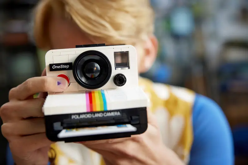 Lego Ideas Polaroid Camera 21345 - Image 4