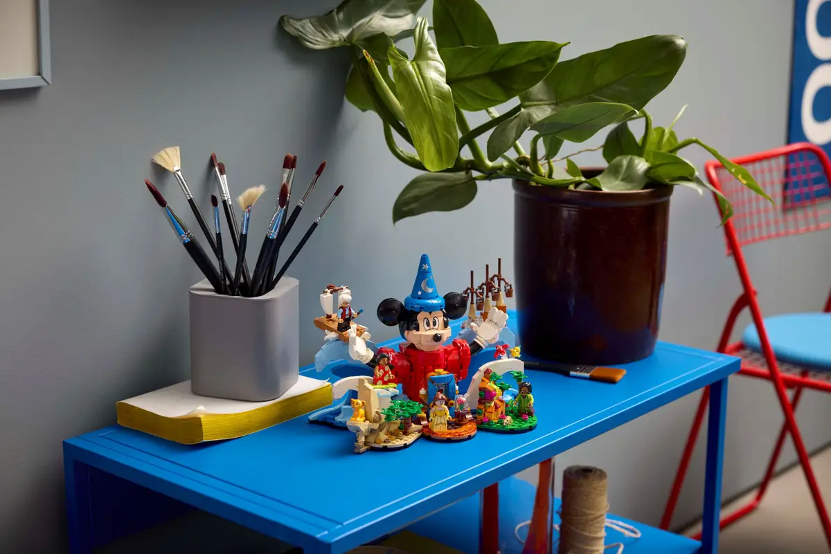 Lego Ideas Magic of Disney 21352 - Image 4