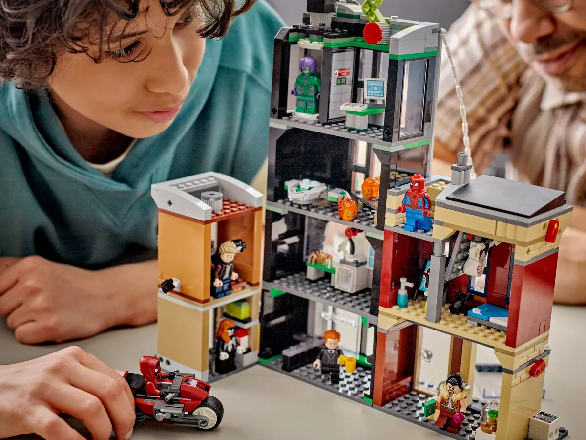 Lego SH Spiderman vs Oscorp 76324 - Image 6