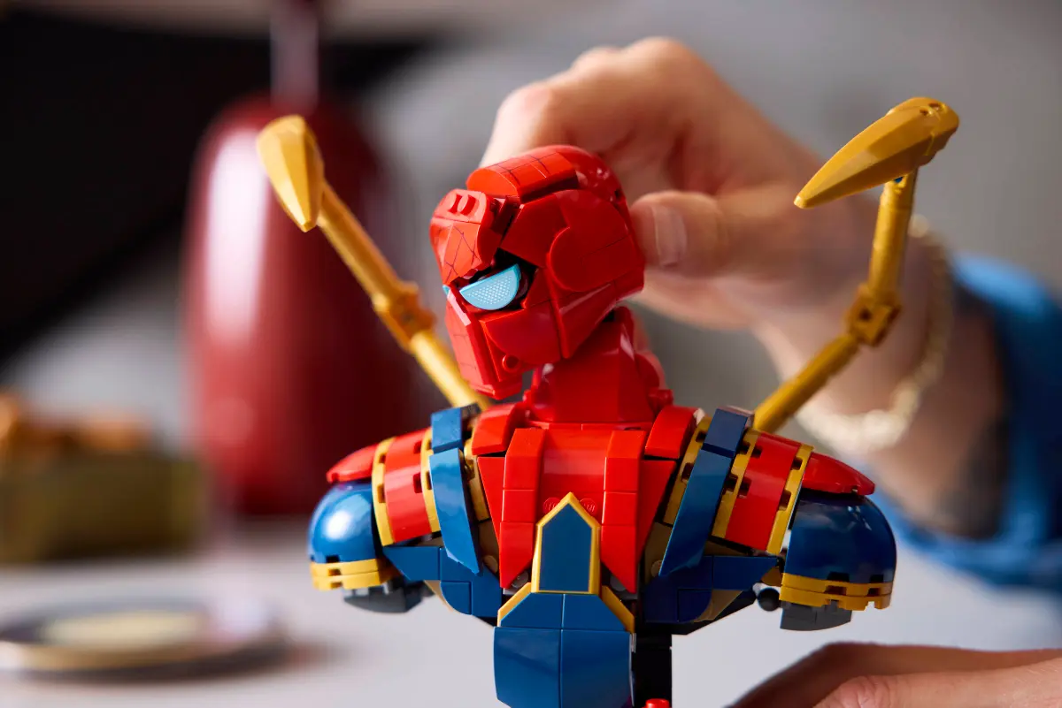 Lego SH Iron Spiderman Bust 76326 - Image 4