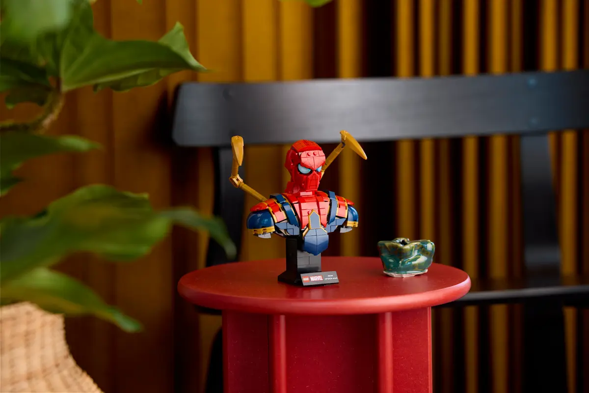 Lego SH Iron Spiderman Bust 76326 - Image 5