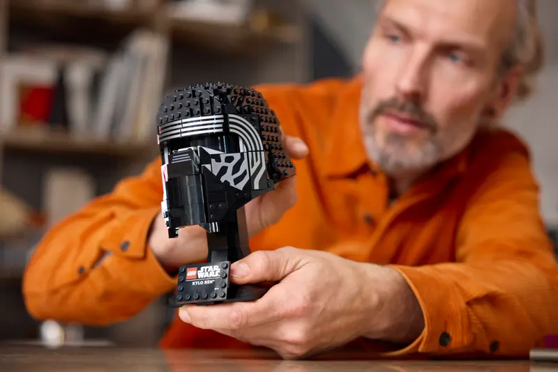 Lego SW Kylo Ren Helmet 75415 - Image 3