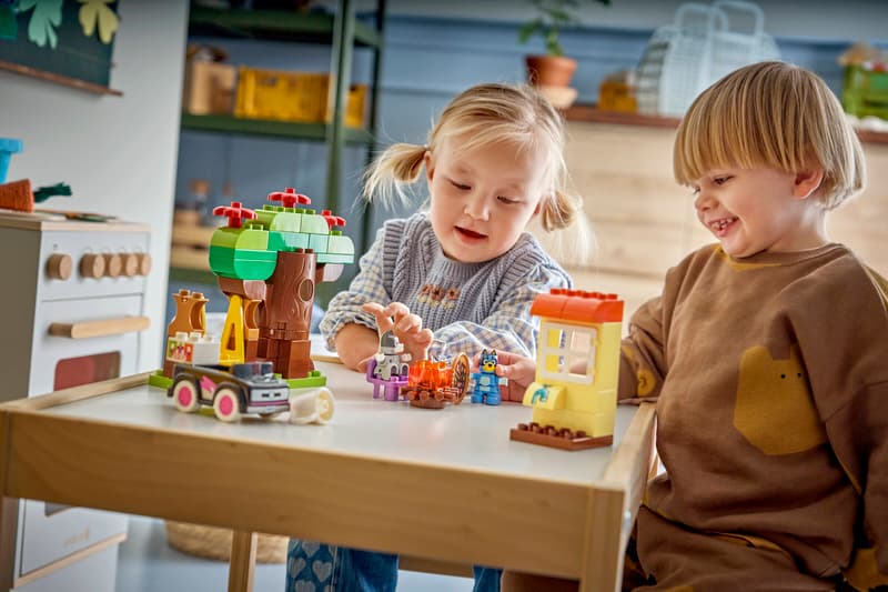 Lego Duplo Pizza Girls with Muffin and Bluey 10469 - Image 5