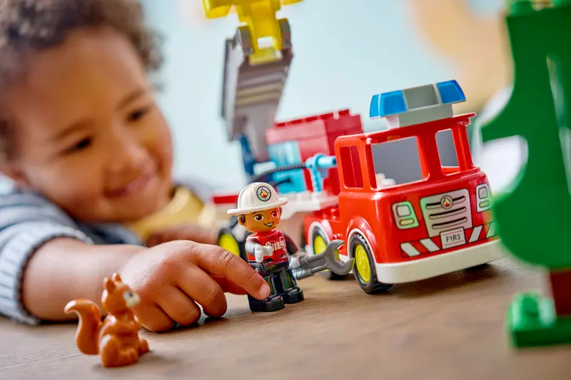 Lego Duplo Fire Truck with Hose and Firefighter 10473 - Image 4