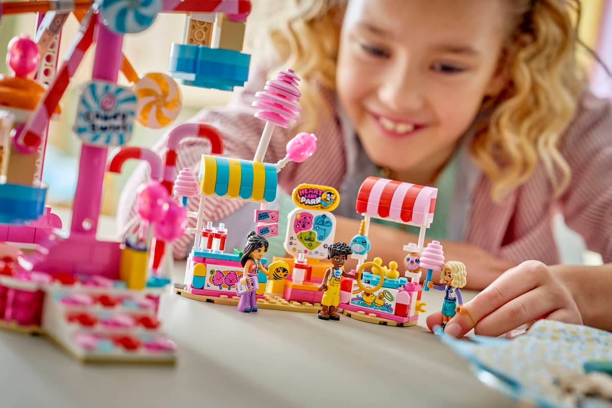 Lego Friends Candy & Cupcake Ferris Wheel 42700 - Image 4