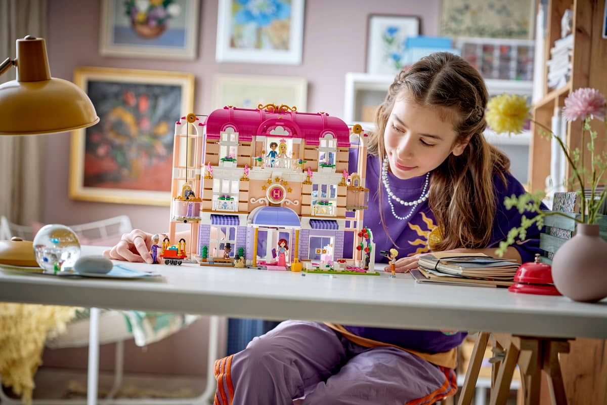 Lego Friends Heartlake City Grand Hotel 42704 - Image 4