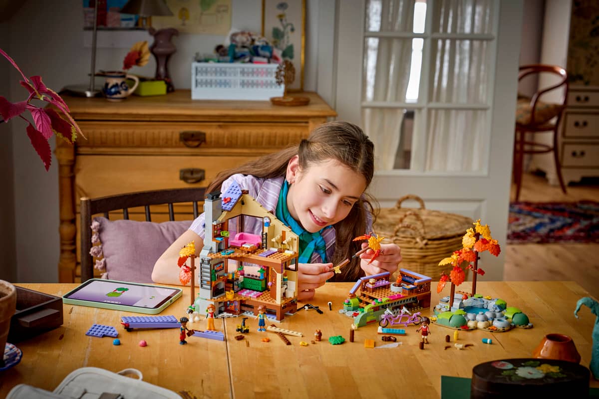 Lego Friends Cozy Fall Forest Cabin 42705 - Image 4