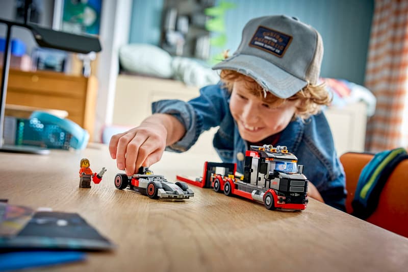 Lego City F1 Display Truck with Audi F1 60493 - Image 5