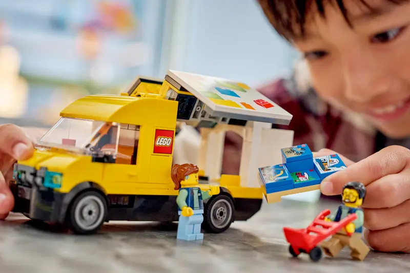 Lego City The Lego Van 60500 - Image 4