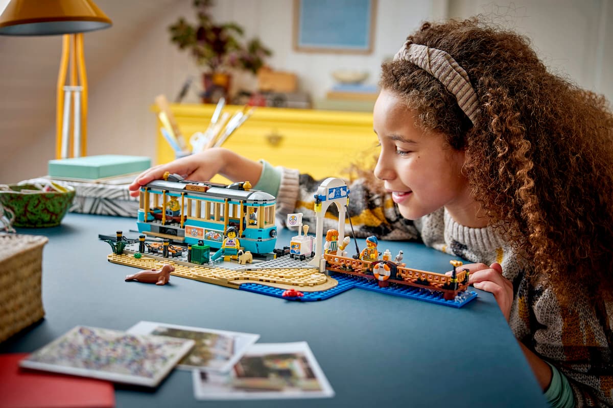 Lego City Classic Beach Streetcar 60506 - Image 6