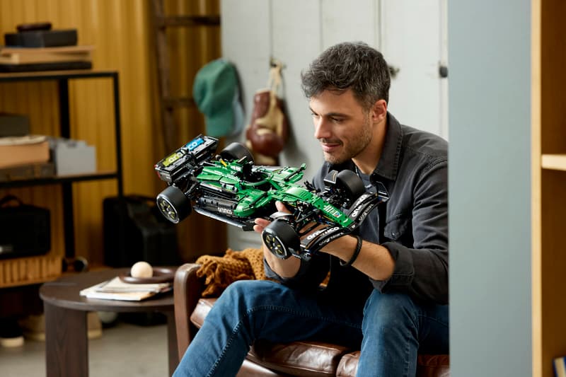 Lego Tech Aston Martin Aramco AMR25 F1® Car 42240 - Image 4