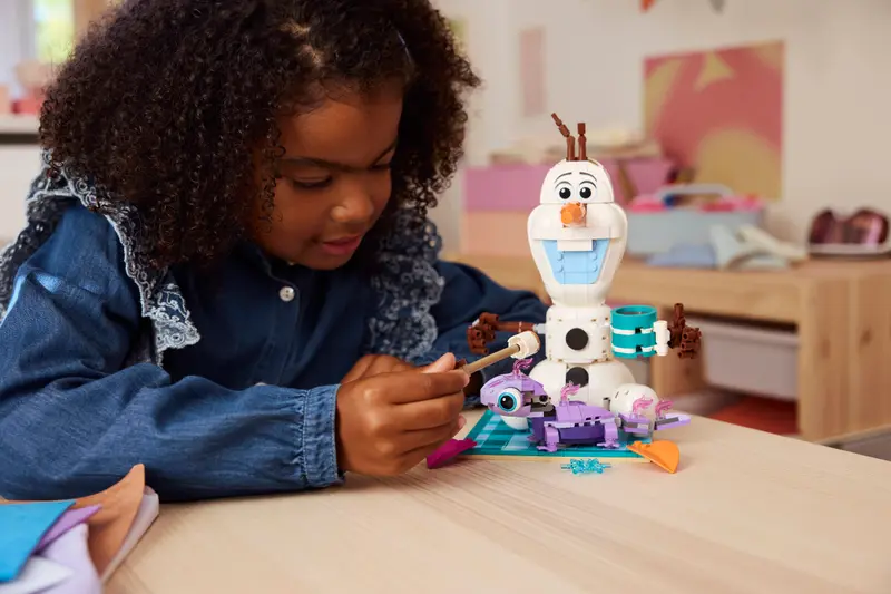 Lego Disney Olaf and Bruni's Picnic Fun 43287 - Image 4