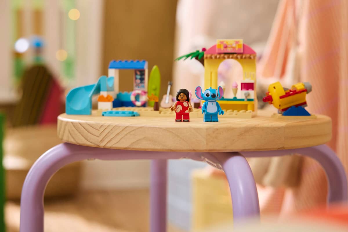 Lego Disney Beach Fun with Lilo & Stitch 43280 - Image 4