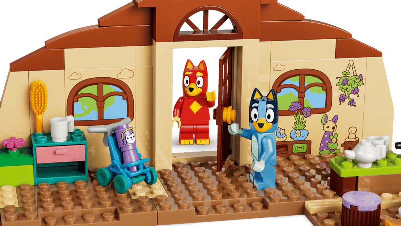 Lego Bluey School with Rusty and Bluey 11221 - Image 3