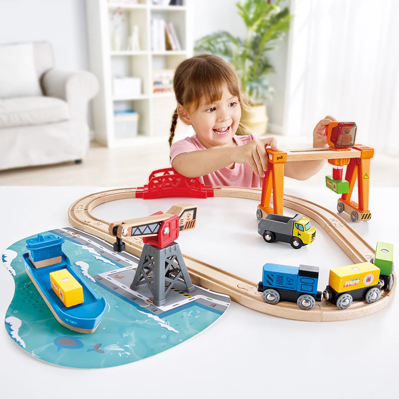 Hape Lift & Load Harbour Set - Image 2