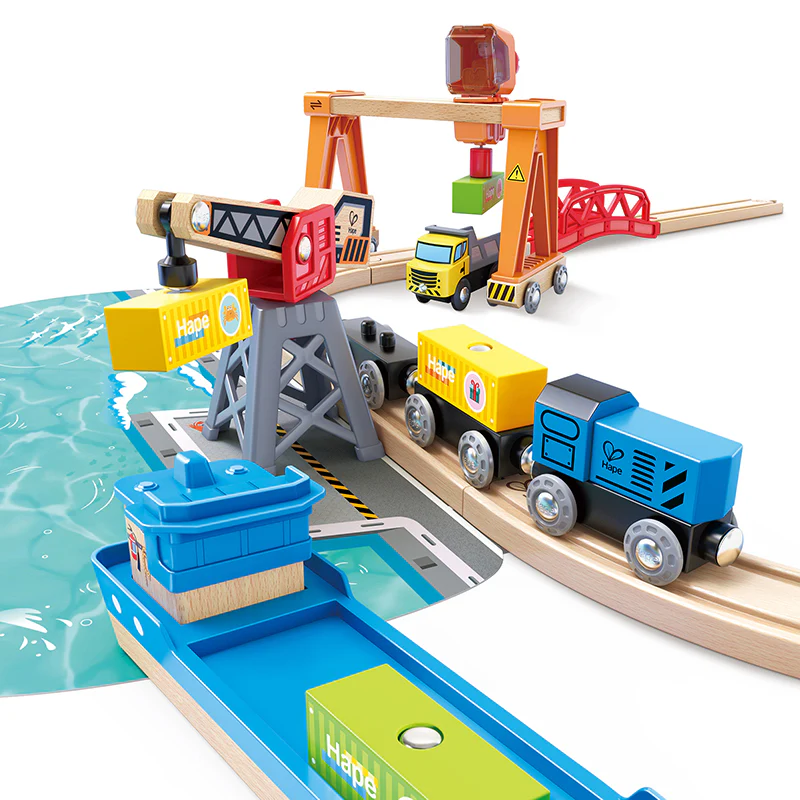 Hape Lift & Load Harbour Set - Image 3