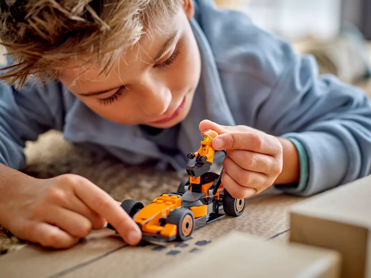 Lego City F1 Driver with McLaren Car 60442 - Image 4